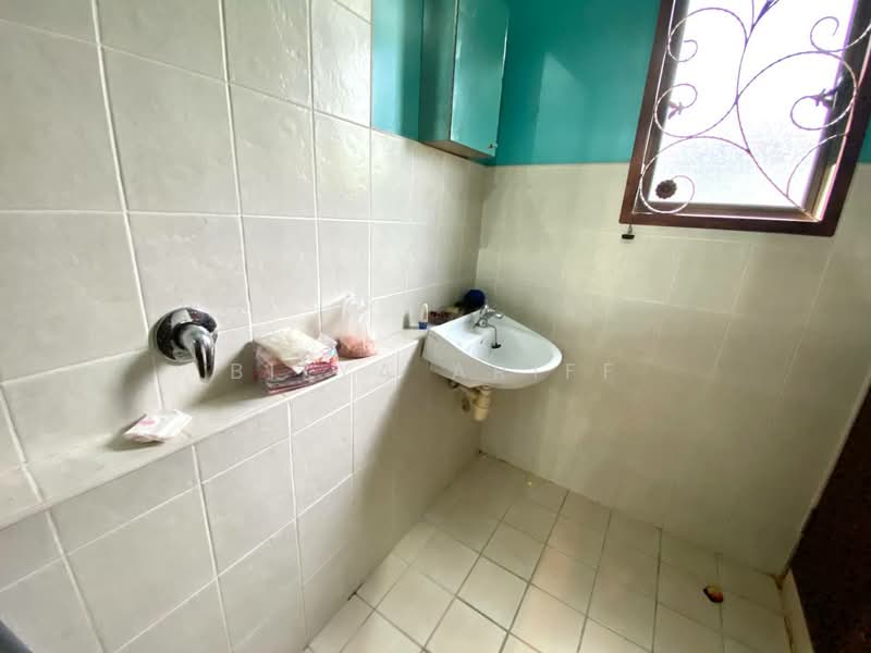 Semi-Detached House for Sale in Klang (Selangor) - BILYA ARIFF - Bathroom - PropertyGuru.com.my