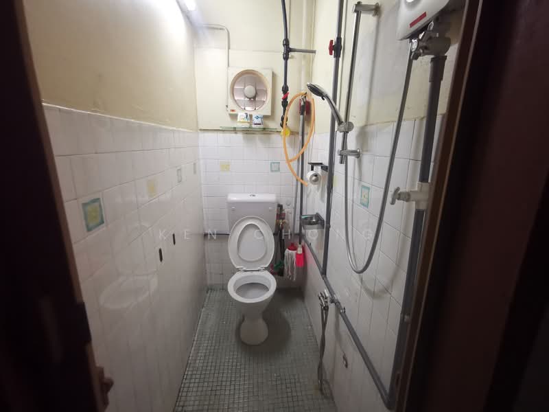 Office for Rent in Taman Kepong Indah (Kepong) - Ken Chong - Bathroom - PropertyGuru.com.my