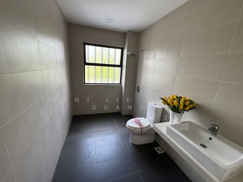 [READY MOVE IN NEW PROJECT] 3-Storey Hilltop Selayang KL North untuk Untuk Dijual - RM 1,175,000, Mac 2026 - Bathroom - PropertyGuru.com.my