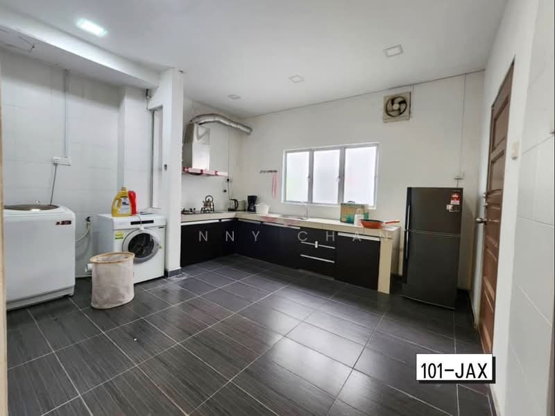 Semi-Detached House for Sale in Klang (Selangor) - Kenny Chan - Kitchen - PropertyGuru.com.my