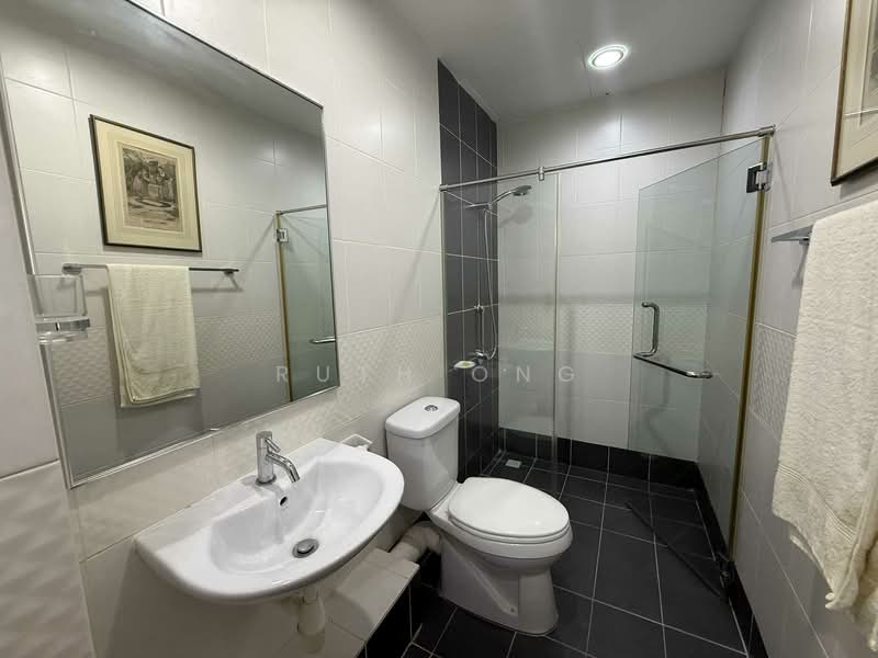 Kondominium untuk Dijual di 10 Island Resort - Ruth Ong - Bathroom - PropertyGuru.com.my