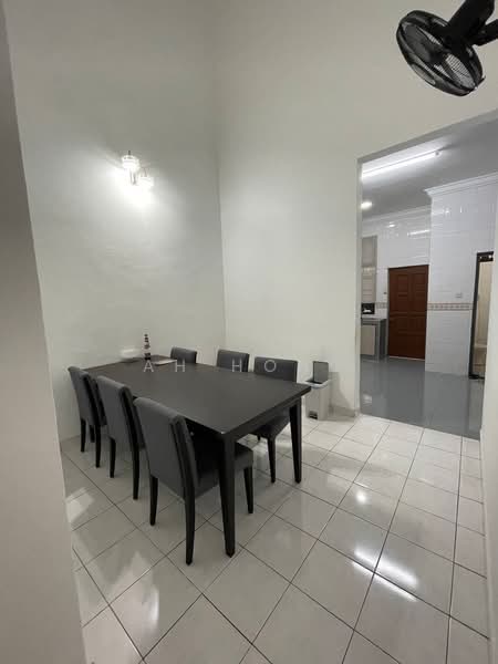 Taman Molek untuk Untuk Disewa - RM 1,800 /bulan, Mac 2026 - Dining Room - PropertyGuru.com.my