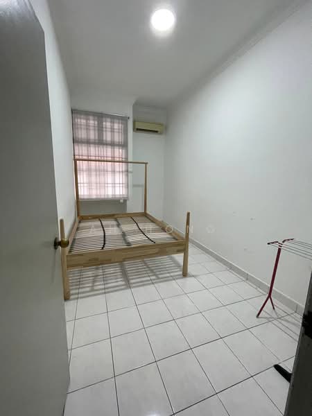 Taman Molek untuk Untuk Disewa - RM 1,800 /bulan, Mac 2026 - Bedroom - PropertyGuru.com.my