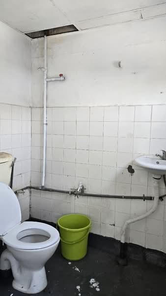 Factory for Rent in Kepong (Kuala Lumpur) - Ayden Go - Bathroom - PropertyGuru.com.my