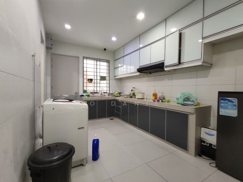 Bandar Botanic Klang untuk Untuk Disewa - RM 2,500 /bulan, Mac 2026 - Kitchen - PropertyGuru.com.my