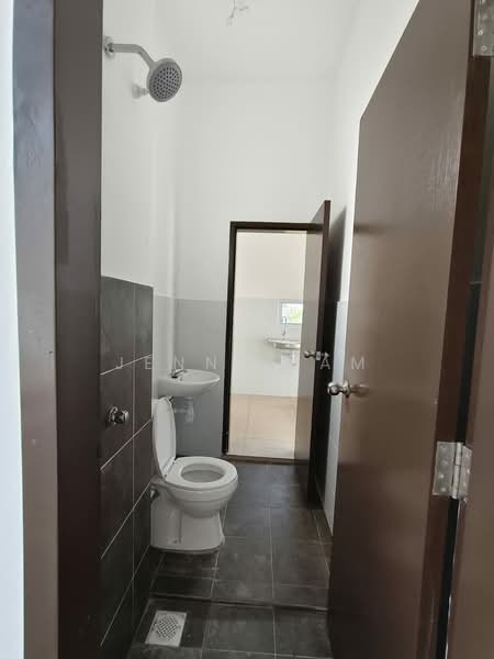 Terraced House for Sale in Johor Bahru (Johor) - Jenny Lam - Bathroom - PropertyGuru.com.my