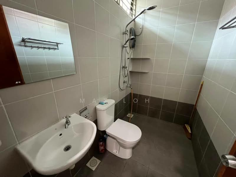 Cluster House for Sale in Taman Sutera Utama (Skudai) - Max Loh - Bathroom - PropertyGuru.com.my