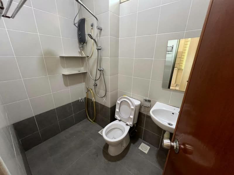 Cluster House for Sale in Taman Sutera Utama (Skudai) - Max Loh - Bathroom - PropertyGuru.com.my