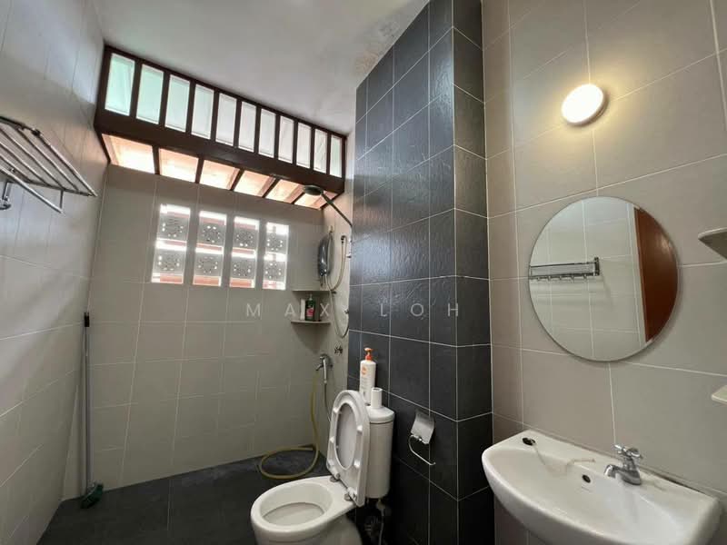 Cluster House for Sale in Taman Sutera Utama (Skudai) - Max Loh - Bathroom - PropertyGuru.com.my