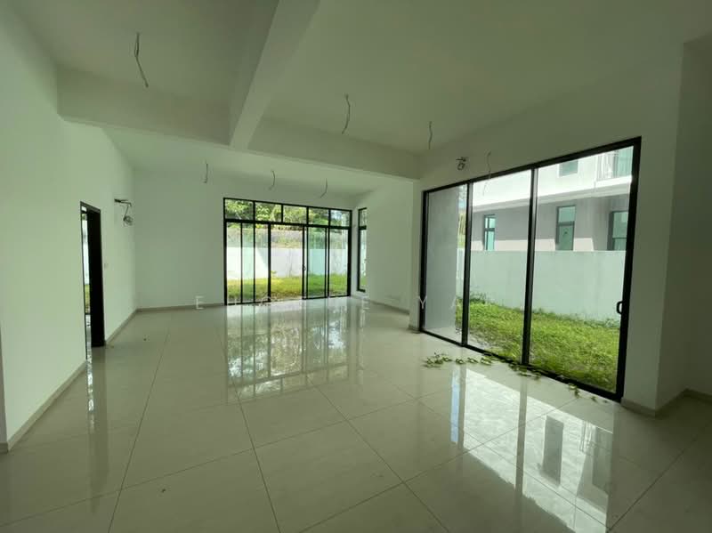 Semi-Detached House for Sale in Bukit Rahman Putra (Sungai Buloh) - Eugene Yap - Living Room - PropertyGuru.com.my