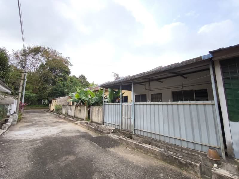1-storey Terraced House for Sale in Taman Perumahan Bukit Berserah (Beserah) - Mohammad Azizi - Exterior - PropertyGuru.com.my