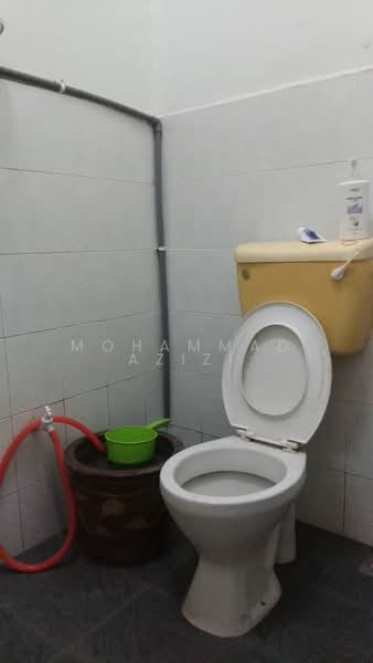 1-storey Terraced House for Sale in Taman Perumahan Bukit Berserah (Beserah) - Mohammad Azizi - Bathroom - PropertyGuru.com.my