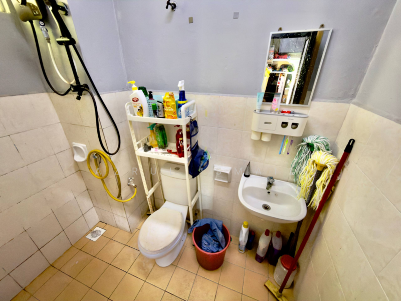 2-storey Terraced House for Sale in Rawang (Selangor) - Azrul Ismail - Bathroom - PropertyGuru.com.my