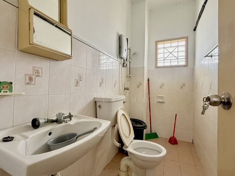 Pangsapuri untuk Dijual di Sri Penaga - Ashly Hor - Bathroom - PropertyGuru.com.my