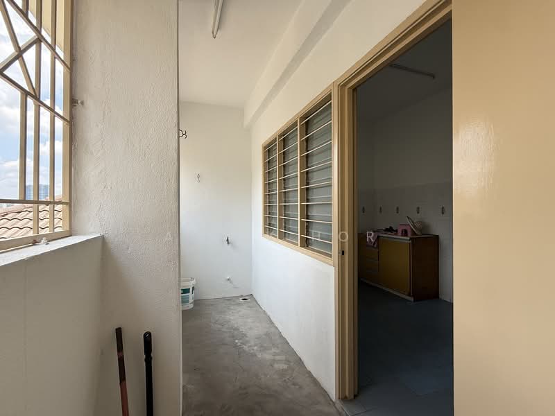 Pangsapuri untuk Dijual di Sri Penaga - Ashly Hor - Balcony - PropertyGuru.com.my