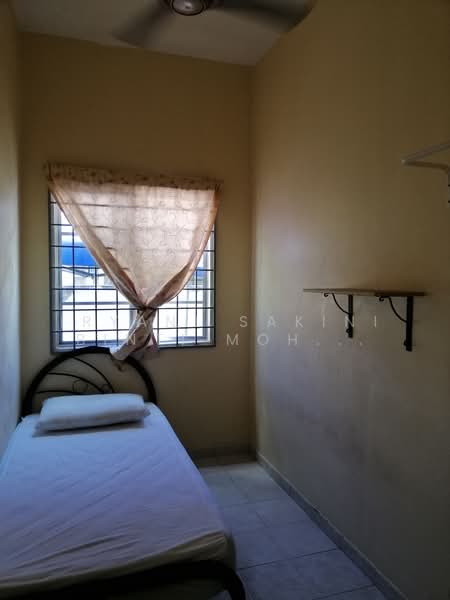 2-storey Terraced House for Rent in Seremban 2 (Negeri Sembilan) - Iryani Sakini Binti Mohd Lajis - Bedroom - PropertyGuru.com.my