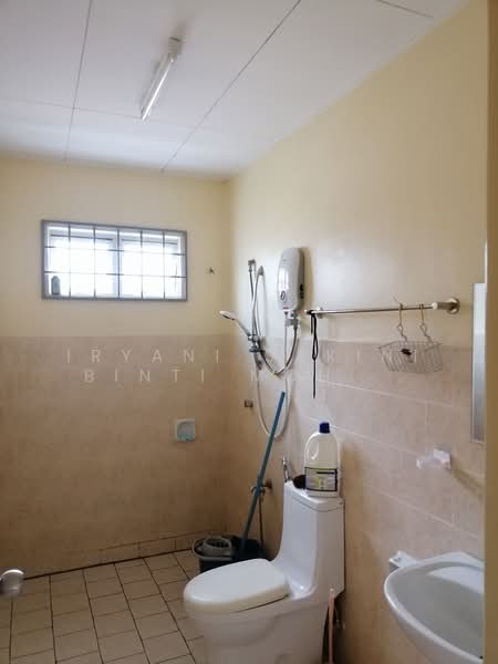 2-storey Terraced House for Rent in Seremban 2 (Negeri Sembilan) - Iryani Sakini Binti Mohd Lajis - Bathroom - PropertyGuru.com.my
