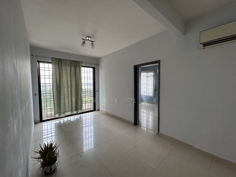 Royal Domain Sri Putramas 2 untuk Untuk Dijual - RM 450,000, Mac 2026 - Living Room - PropertyGuru.com.my