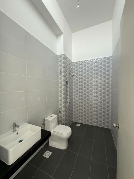 1-storey Terraced House for Sale in Shah Alam (Selangor) - Azri Zabidin - Bathroom - PropertyGuru.com.my