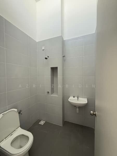 1-storey Terraced House for Sale in Shah Alam (Selangor) - Azri Zabidin - Bathroom - PropertyGuru.com.my