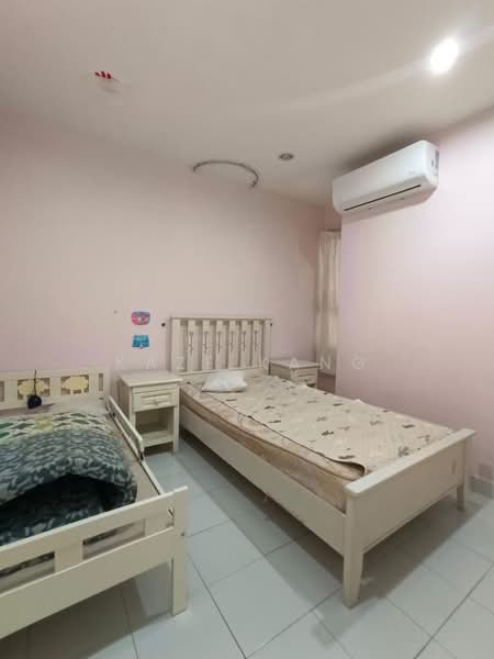 Untuk Disewa - University Place (Plaza Ivory)