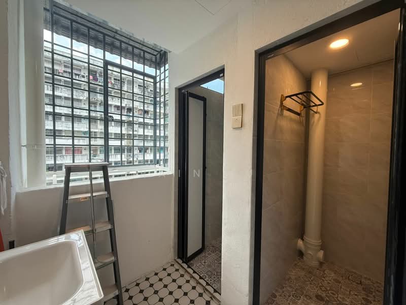 Majestic Height untuk Untuk Dijual - RM 208,000, Mac 2026 - Bathroom & Yard - PropertyGuru.com.my