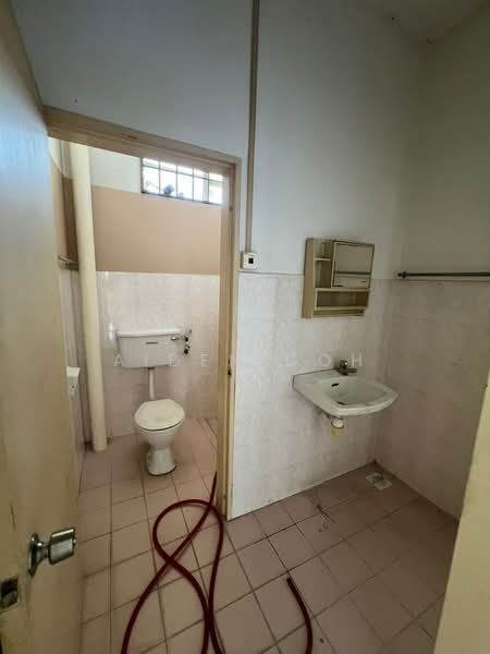 2-storey Terraced House for Sale in Taman Sri Putri (Kulai) - Aiden Goh - Bathroom - PropertyGuru.com.my