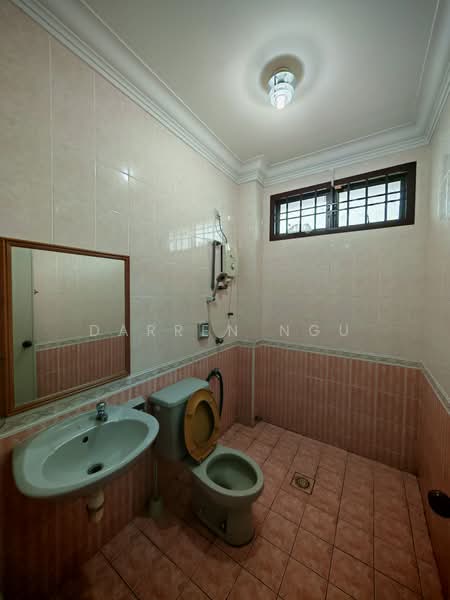Semi-Detached House for Rent in Taman Pelangi Indah (Ulu Tiram) - Darren Ngu - Bathroom - PropertyGuru.com.my