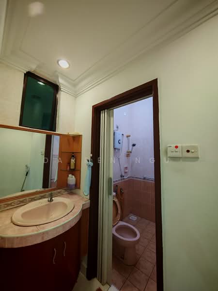 Semi-Detached House for Rent in Taman Pelangi Indah (Ulu Tiram) - Darren Ngu - Bathroom - PropertyGuru.com.my