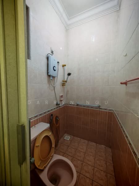 Semi-Detached House for Rent in Taman Pelangi Indah (Ulu Tiram) - Darren Ngu - Bathroom - PropertyGuru.com.my