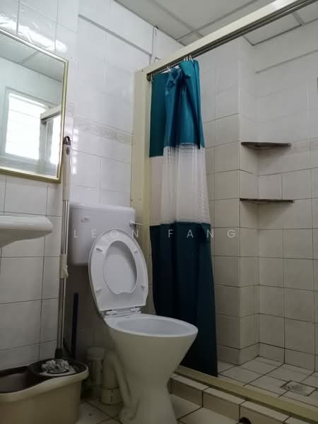 Pelangi Indah Condominium untuk Untuk Disewa - RM 730 /bulan, Mac 2026 - Bathroom - PropertyGuru.com.my
