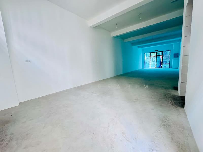 Shop / Office for Sale in Seksyen 35 (Shah Alam) - Azli Ibrahim - Interior - PropertyGuru.com.my