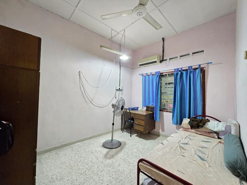 1-storey Terraced House for Sale in Taman Sri Lalang (Kota Tinggi) - Aiden Goh - Bedroom - PropertyGuru.com.my