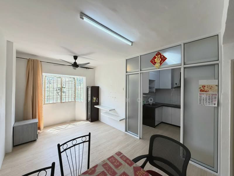 Pangsapuri untuk Dijual di Sri Impian Apartment - Jen Choo - Living Room - PropertyGuru.com.my