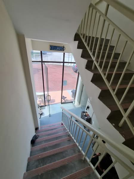 Semi-D Factory for Sale in Bukit Jelutong (Shah Alam) - S.C. Tee - Entrance - PropertyGuru.com.my