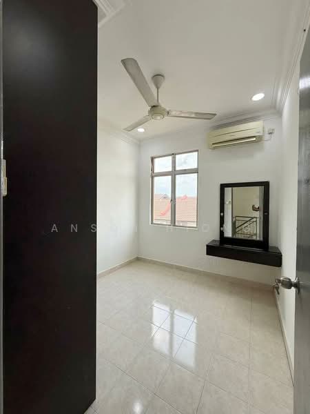 Nusavilla untuk Untuk Dijual - RM 549,000, Mac 2026 - Bedroom - PropertyGuru.com.my