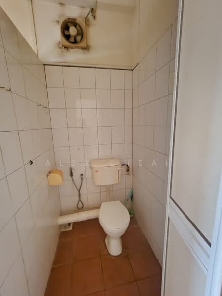 Condominium for Sale at Bukit Awana Condominium - Alex Cheah - Bathroom - PropertyGuru.com.my