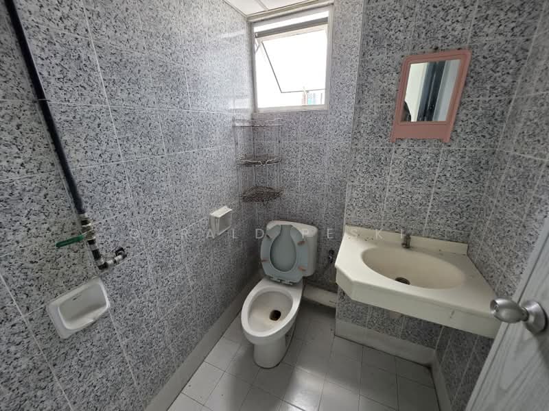 BJ Court Apartment untuk Untuk Dijual - RM 280,000, Mac 2026 - Bathroom - PropertyGuru.com.my