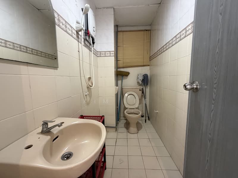 Condominium for Rent at Forest Green - Kim Lee - Bathroom - PropertyGuru.com.my