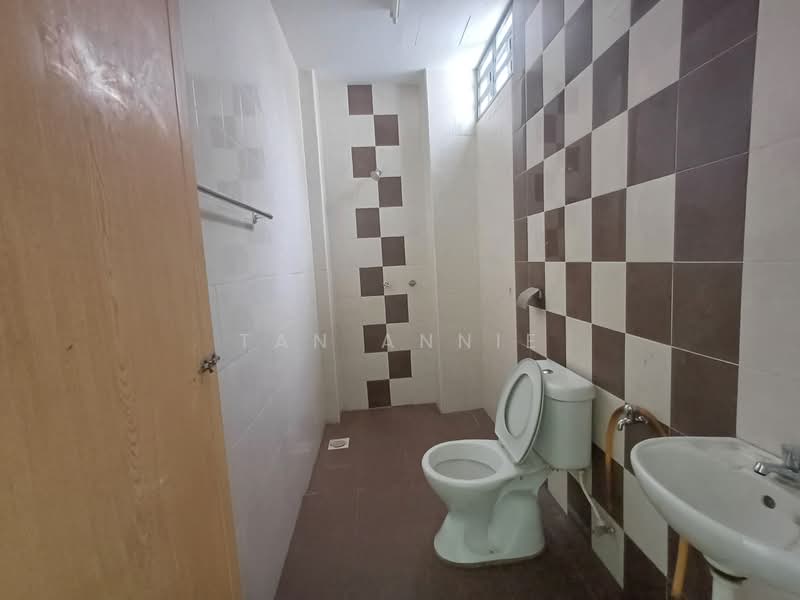 Semi-Detached House for Sale in Taman Panchor Indah (Nibong Tebal) - Tan ANNIE - Bathroom - PropertyGuru.com.my