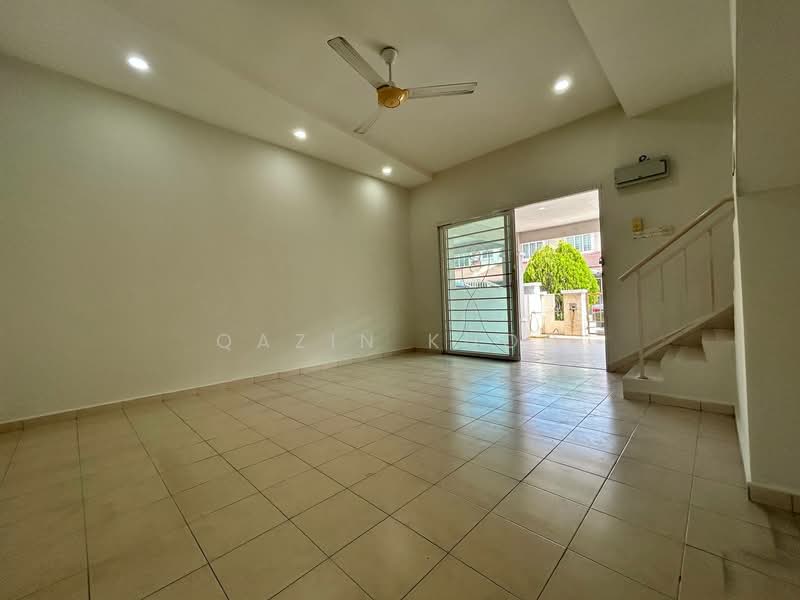 Bandar Seri Botani untuk Untuk Dijual - RM 338,000, Mac 2026 - Living Room - PropertyGuru.com.my