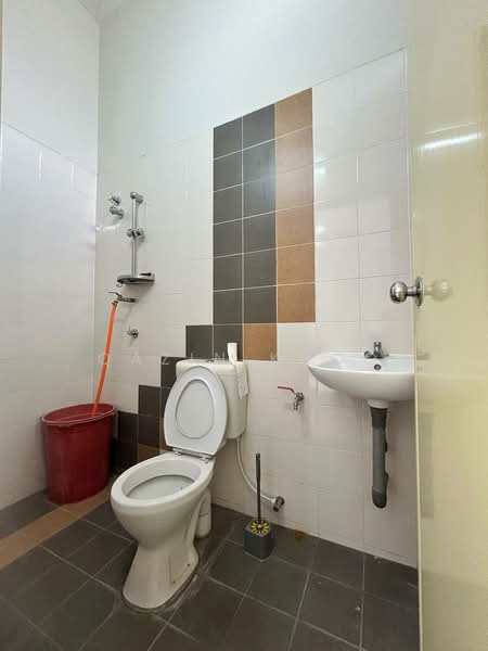 Bandar Seri Botani untuk Untuk Dijual - RM 338,000, Mac 2026 - Bathroom - PropertyGuru.com.my