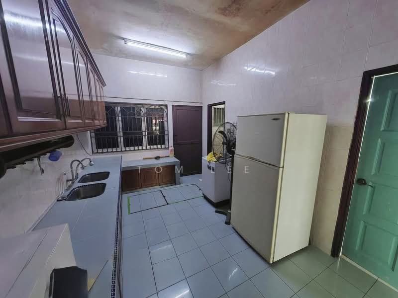 2-storey Terraced House for Sale in Kampung Pendamar (Klang) - Tom Lee - Kitchen - PropertyGuru.com.my