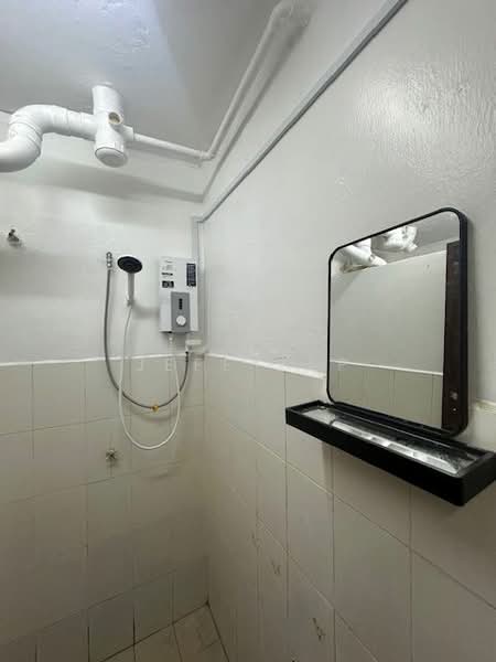 Taman Megah Kepong untuk Untuk Disewa - RM 1,200 /bulan, Mac 2026 - Bathroom - PropertyGuru.com.my