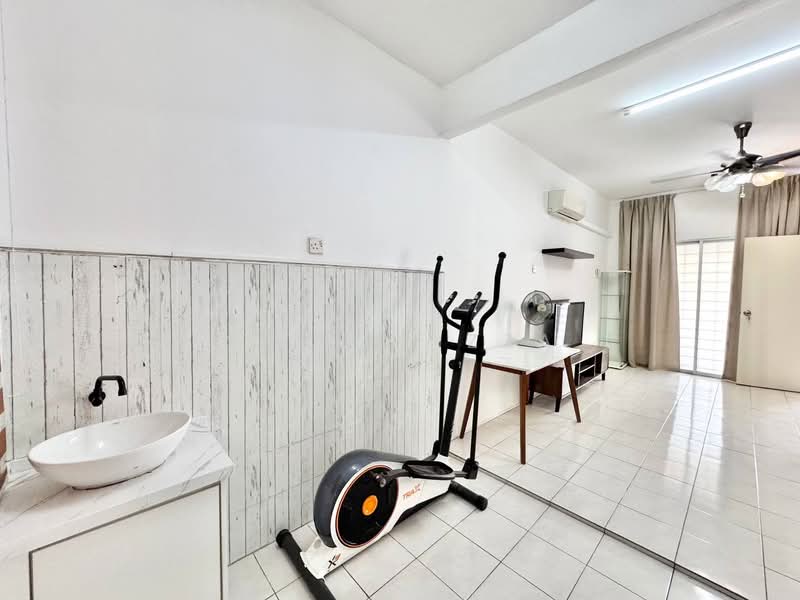 Bandar Saujana Putra untuk Untuk Dijual - RM 425,000, Mac 2026 - Living Room - PropertyGuru.com.my