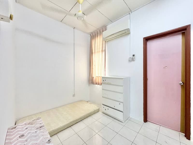 Bandar Saujana Putra untuk Untuk Dijual - RM 425,000, Mac 2026 - Bedroom - PropertyGuru.com.my