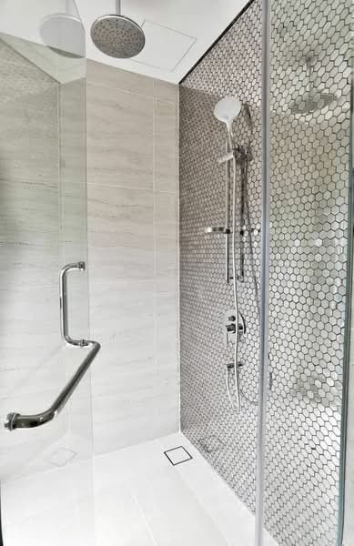 Kediaman Servis untuk Dijual di Star Residences Two - Levene Li - Bathroom - PropertyGuru.com.my