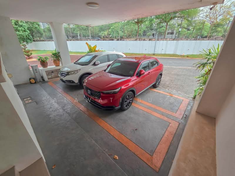 3-storey Terraced House for Sale in Cyberjaya (Selangor) - Salawati Busro - Car Park - PropertyGuru.com.my
