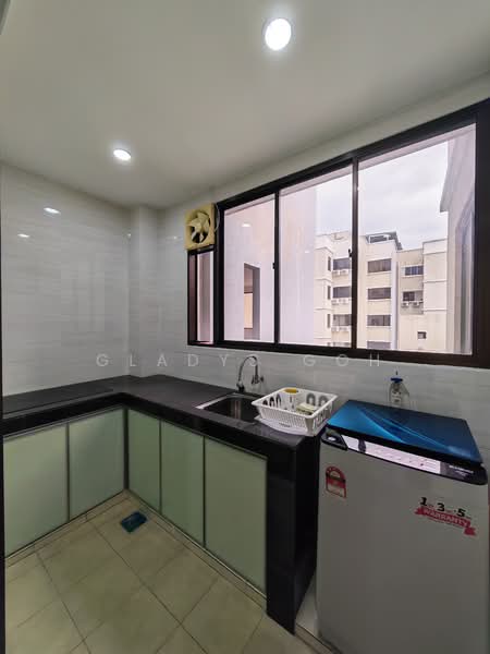 Upper East @ Tiger Lane untuk Untuk Disewa - RM 2,000 /bulan, Mac 2026 - Kitchen - PropertyGuru.com.my