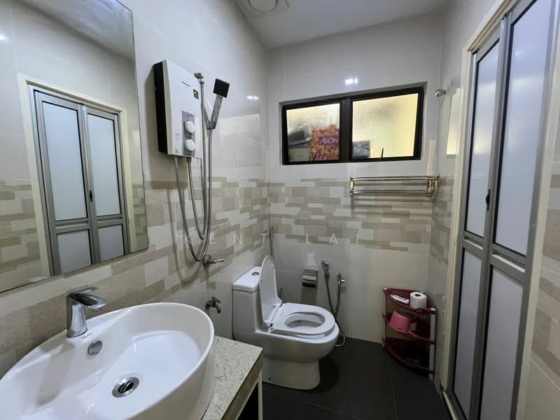 2-storey Terraced House for Sale in Bandar Kinrara Seksyen 6 (Bandar Kinrara) - Kent Lai - Bathroom - PropertyGuru.com.my